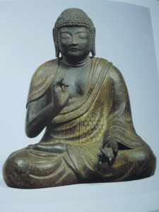 戒壇院の釈迦如来坐像