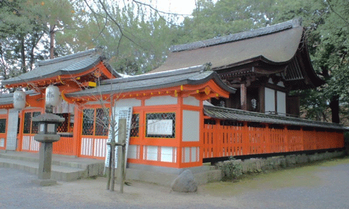 宇治神社の中門と本殿
