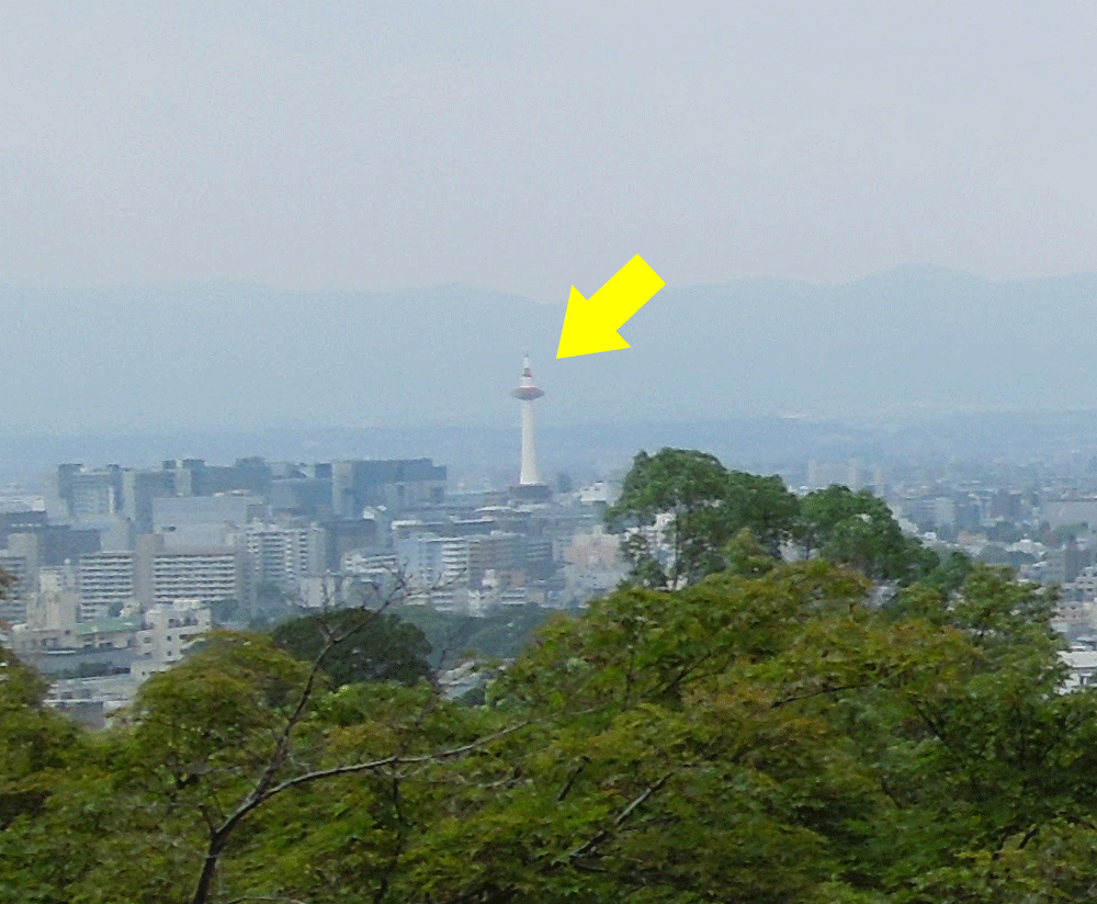西門から見える京都タワー(拡大)