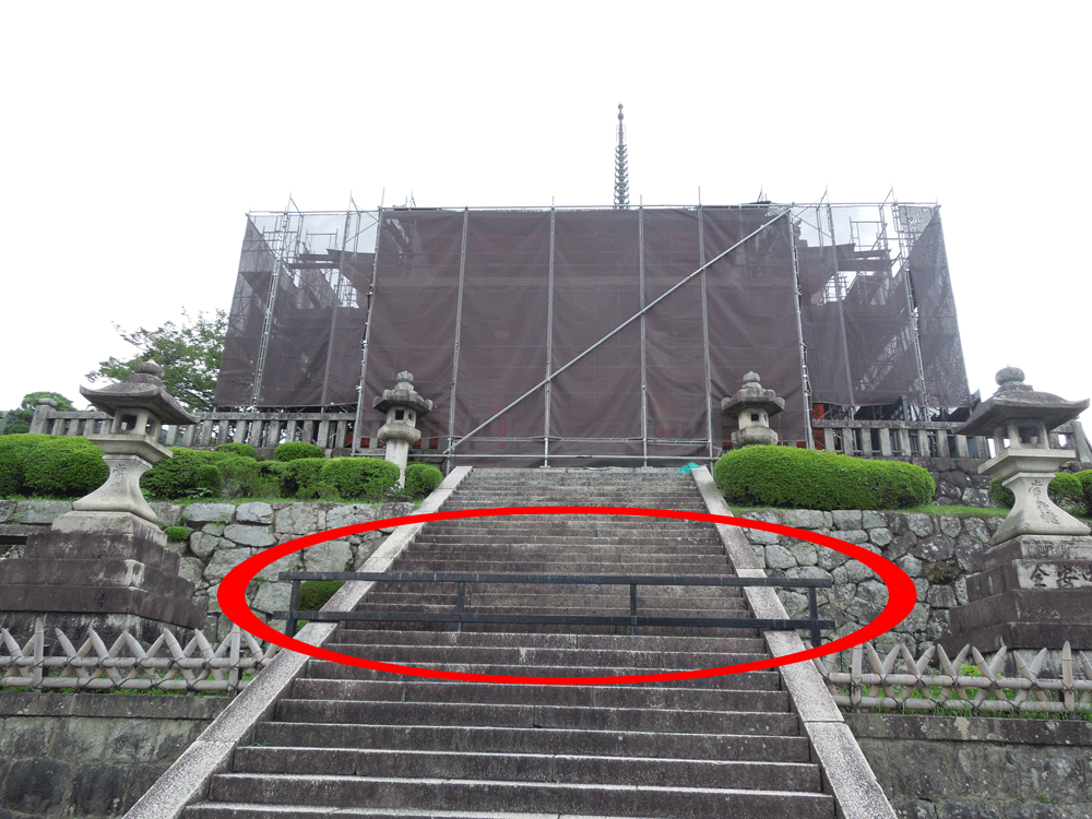 清水寺西門の前にある立ち入り禁止の仕切り