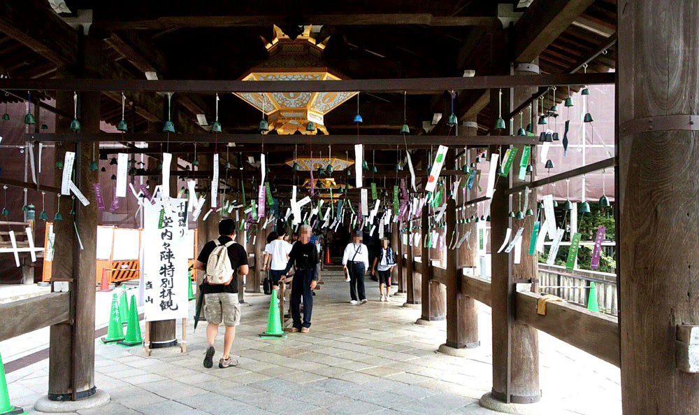 清水寺本堂前の回廊