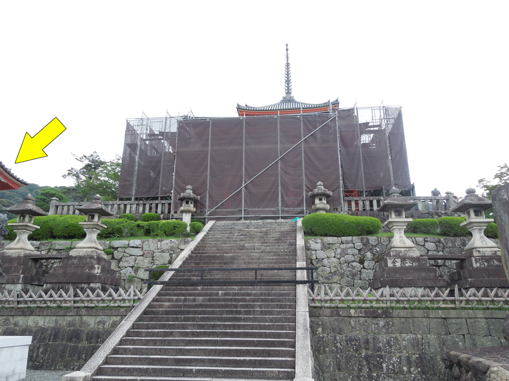 修復工事中の清水寺西門