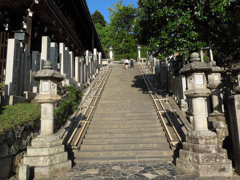 東大寺二月堂の階段