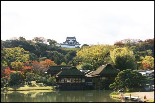 彦根城の玄宮園の紅葉アイキャッチ画像